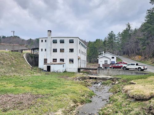 53 Ivanhoe Rd, Fries, VA, 24330-4588 | Card Image