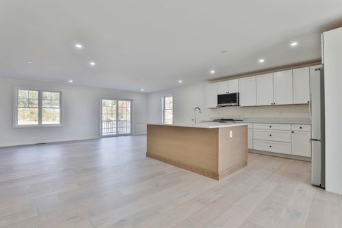 17 Autumn Ln, Raymond, NH, 03077-4005 | Card Image