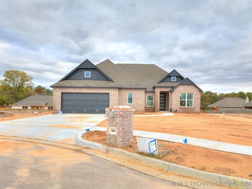 909 E Honolulu Place S, Broken Arrow, OK, 74012 | Card Image