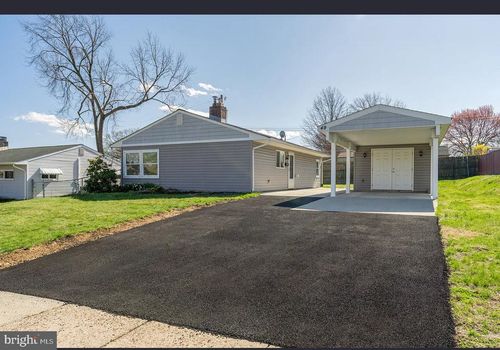 49 Mistletoe Ln, LEVITTOWN, PA, 19054-2032 | Card Image