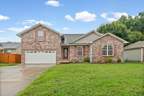 3129 Twelve Oaks Blvd, Clarksville, TN, 37042-8182 | Card Image
