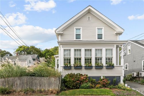 75 Roseneath Ave, Newport, RI, 02840-3850 | Card Image