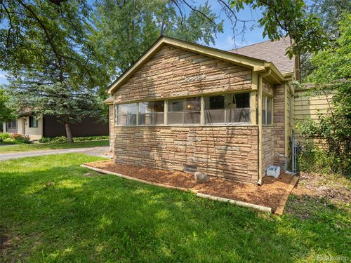 2755 Iowa Dr, Troy, MI, 48083-4473 | Card Image