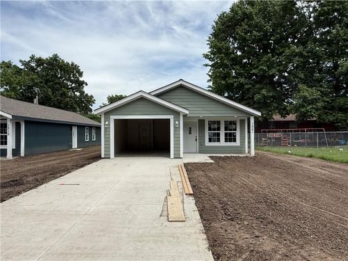 1221 S Maple St, Ottawa, KS, 66067-3432 | Card Image