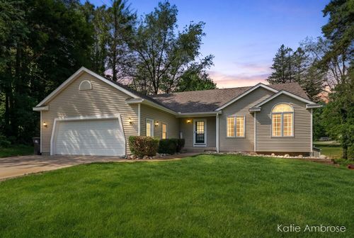 1683 Pinehill Dr, Hastings, MI, 49058-8253 | Card Image