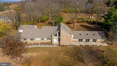574 Scenic Dr, BERNVILLE, PA, 19506-8256 | Card Image