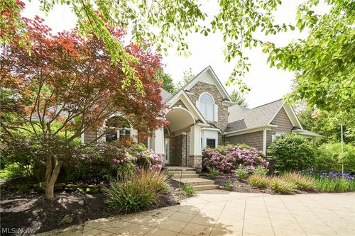 379 Greensfield Ln, Copley, OH, 44321-3057 | Card Image