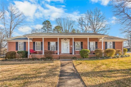 607 Blessing Dr, Dobson, NC, 27017-8718 | Card Image