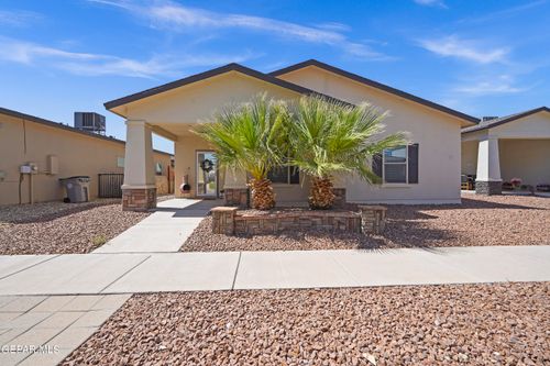 2113 William Caples St, El Paso, TX, 79938-3208 | Card Image