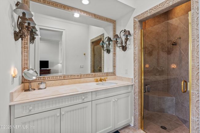 En-Suite Bathroom | Image 35