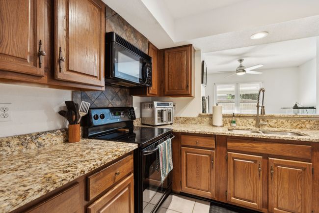 724 Creekwood Ct, Townhouse with 2 bedrooms, 2 bathrooms and null parking in Lewisville TX | Image 9