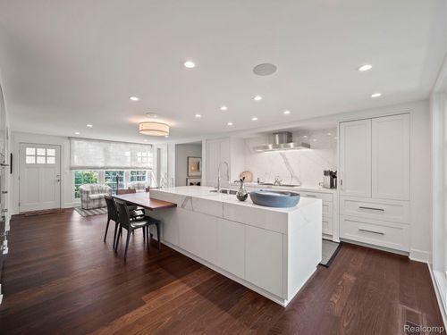 300 Warren Ct, Birmingham, MI, 48009-3302 | Card Image