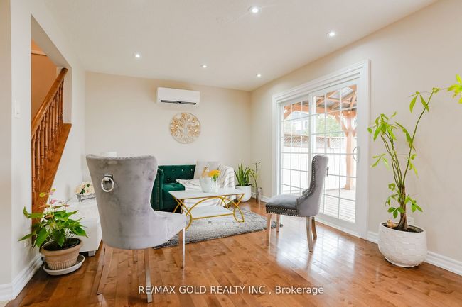 9 Havendale Crt, House attached with 4 bedrooms, 2 bathrooms and 5 parking in Brampton ON | Image 7
