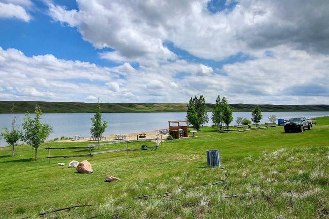 41 White Pelican Way, Home with 3 bedrooms, 2 bathrooms and 2 parking in Lomond AB | Image 28