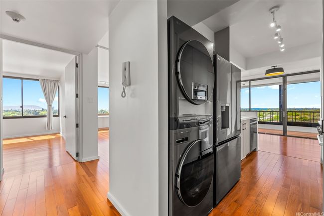 View looking from hallway towards kitchen and bedroom. | Image 10