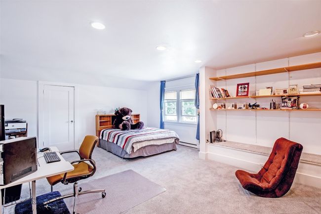 upstairs bedroom | Image 17