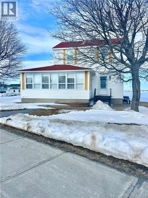 294 Blvd Jd Gauthier, Shippagan, NB, E8S1R4 | Card Image