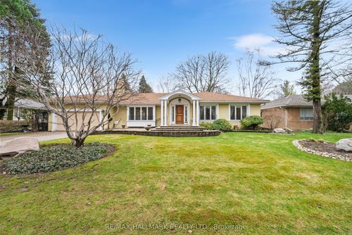 154 Valley Rd, North York, ON, M2L1G4 | Card Image