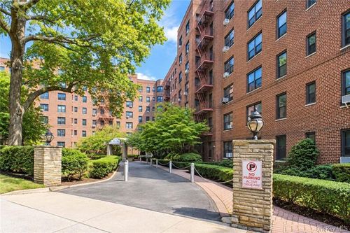 429-84-01 Main Street, New York, NY, 11435 | Card Image