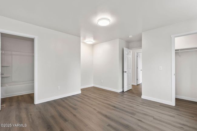 Primary Bedroom | Image 21