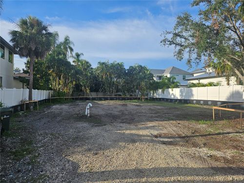 1603 Bay Rd, SARASOTA, FL, 34239-6809 | Card Image