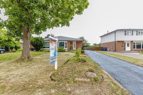 14 Flamingo Cres, Brampton, ON, L6T2G5 | Card Image