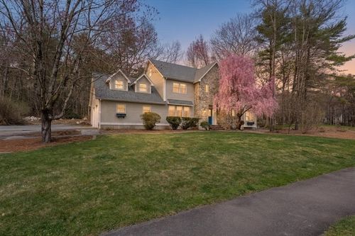 8 Windsor Dr, Foxboro, MA, 02035-2226 | Card Image