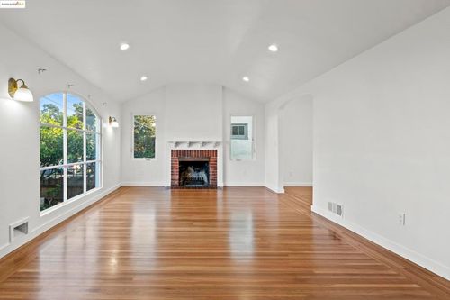 510 Pomona Ave, Albany, CA, 94706-1427 | Card Image