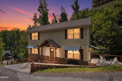 355 Wiley Oakley Dr, Gatlinburg, TN, 37738-4436 | Card Image