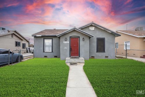 607 T St, Bakersfield, CA, 93304-2325 | Card Image