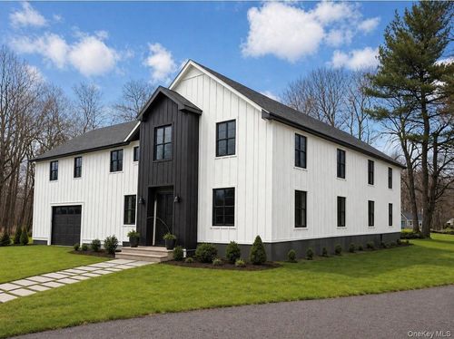 63 Cricchio Dr, Marlboro, NY, 12542-6321 | Card Image