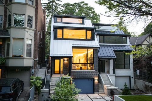 174 Kenilworth Ave, Toronto, ON, M4L3S6 | Card Image