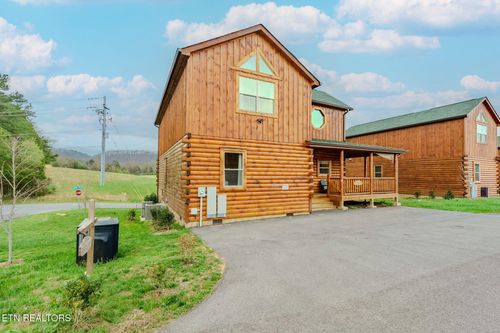 3750 Heritage Hills Dr, Pigeon Forge, TN, 37863-3825 | Card Image