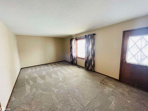 1704 S 5th St, Oskaloosa, IA, 52577-4002 | Card Image