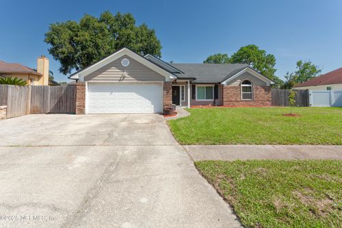 8975 Winding Vine Dr W, Jacksonville, FL, 32244-7442 | Card Image