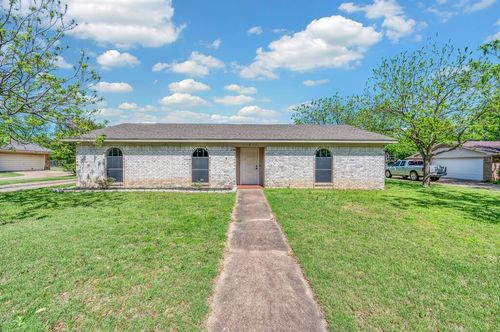 216 Texas Avenue, Hewitt, TX, 76643 | Card Image