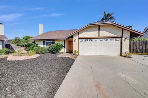 910 Rodeo Queen Dr, Fallbrook, CA, 92028-3053 | Card Image