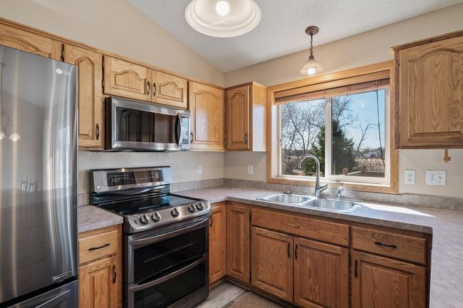 Electric stove, microwave, refrigerator and dishwasher are included with the sale | Image 14