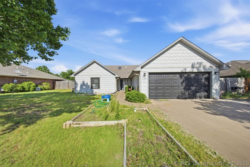 319 Mockingbird Ln, Stillwater, OK, 74074-8322 | Card Image