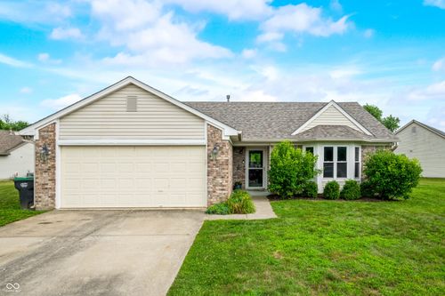 49 Grassy Dr, New Whiteland, IN, 46184-1801 | Card Image