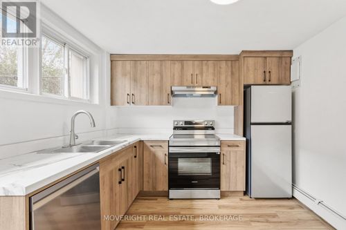 24 Ottawa St, St Catharines, ON, L2R1Y9 | Card Image