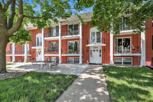 apt-8-909 W 1st St, Pella, IA, 50219-1441 | Card Image