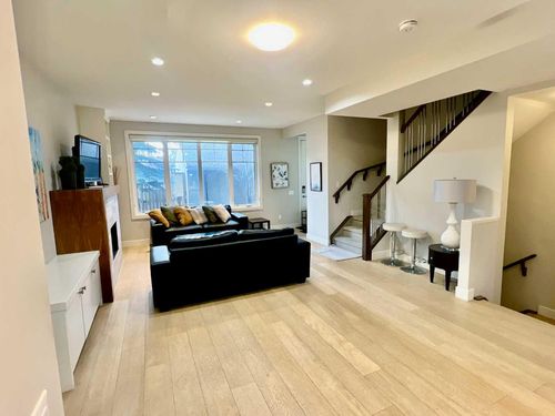 2-924 3 Ave Nw, Calgary, AB, T2N0J6 | Card Image