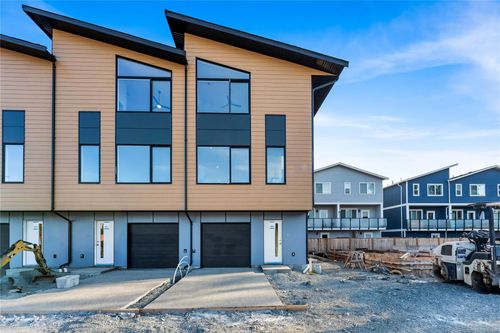 909 Vine Crt, Langford, BC, V9C2V8 | Card Image