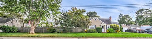60 Everett St, Patchogue, NY, 11772-1703 | Card Image