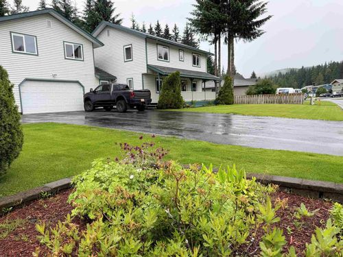 3854 Killewich Dr, Juneau, AK, 99801-8831 | Card Image