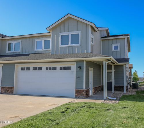 2727 28th St W, Williston, ND, 58801-3559 | Card Image