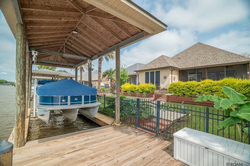21123 Waterfront East Dr, Maurepas, LA, 70449-5305 | Card Image