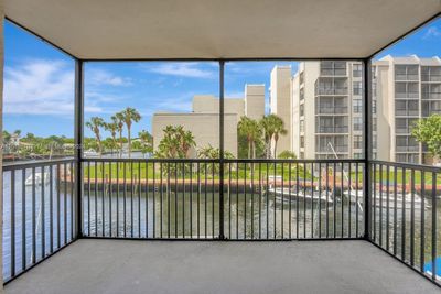 2050 - 15 Royal Palm Way, Condo with 2 bedrooms, 2 bathrooms and null parking in Boca Raton FL | Image 2