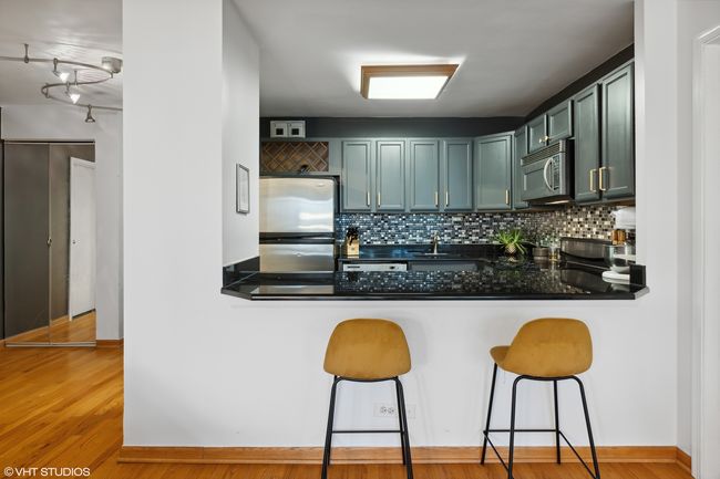 APT-702 - 525 W Hawthorne Pl, Home with 2 bedrooms, 1 bathrooms and null parking in CHICAGO IL | Image 7